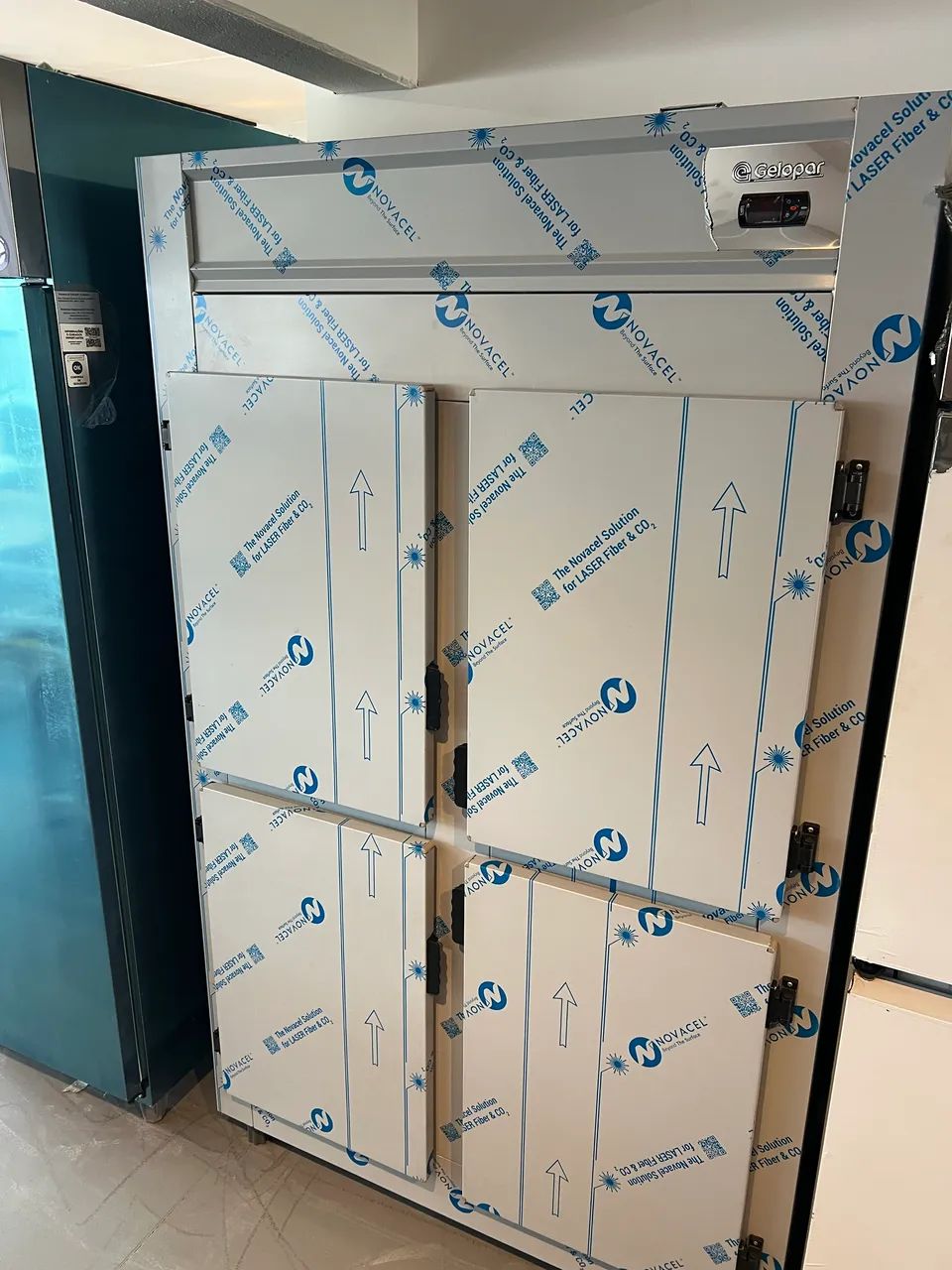 Geladeira comercial 4 portas Gelopar 1050 litros nova pronta entrega 