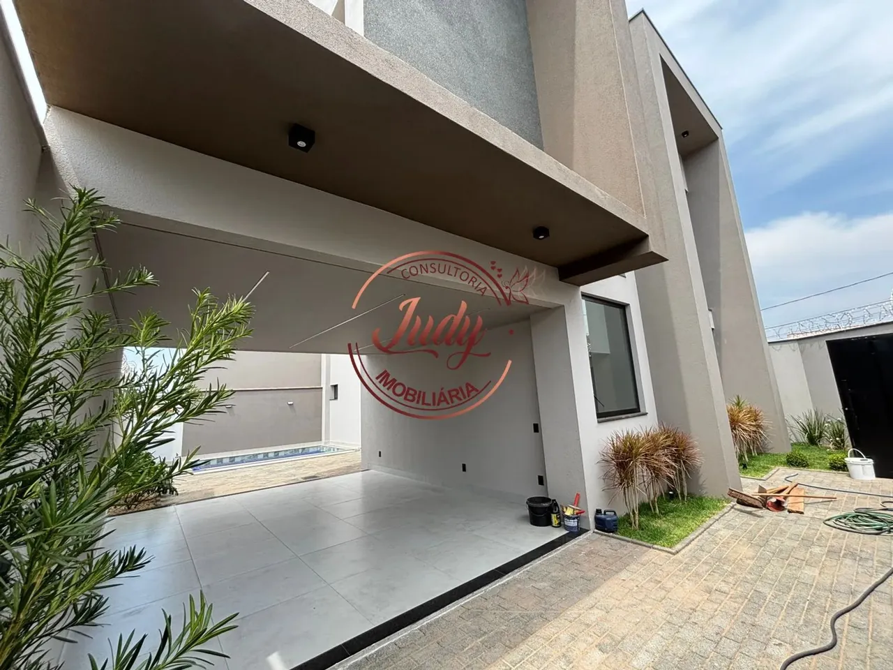 Lindo Sobrado no Cidade Jardim com 3 Suítes - Uberlândia - MG