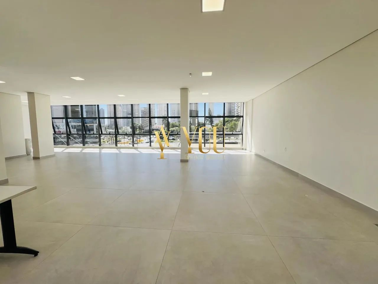 Laje comercial de 160 m² no Bueno, é a cobertura de clínica médica do lado Órion
