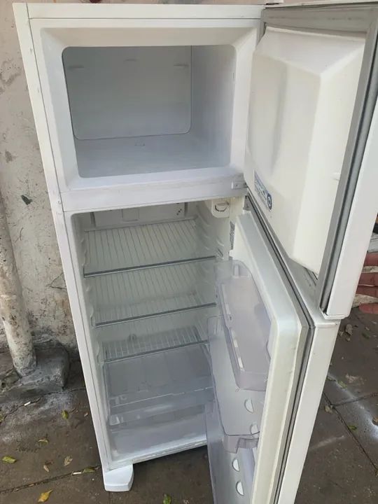 Geladeira Eletrolux Duplex Frost Free - Usada  - Foto 4