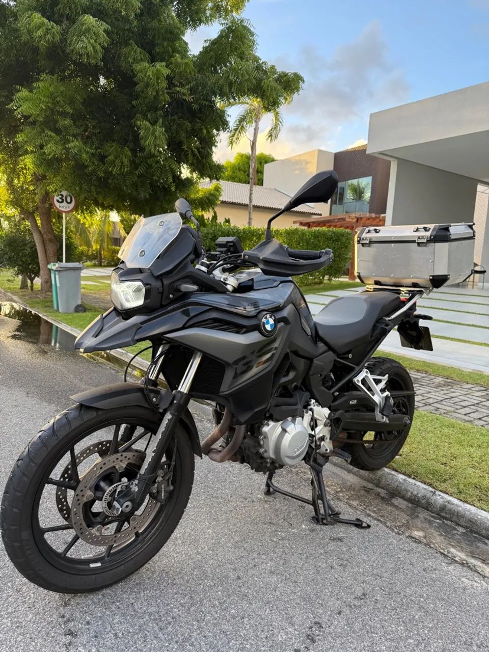 BMW F750 GS Premium 2023 - Ótimo estado, único dono, com bauleto - Foto 2
