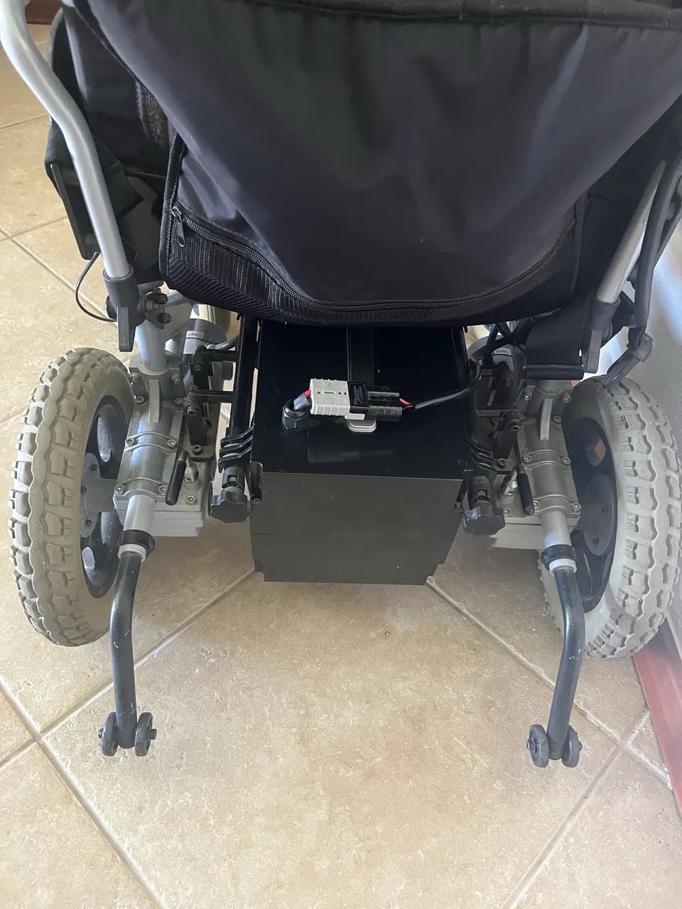 Cadeira de rodas motorizada  - Foto 5