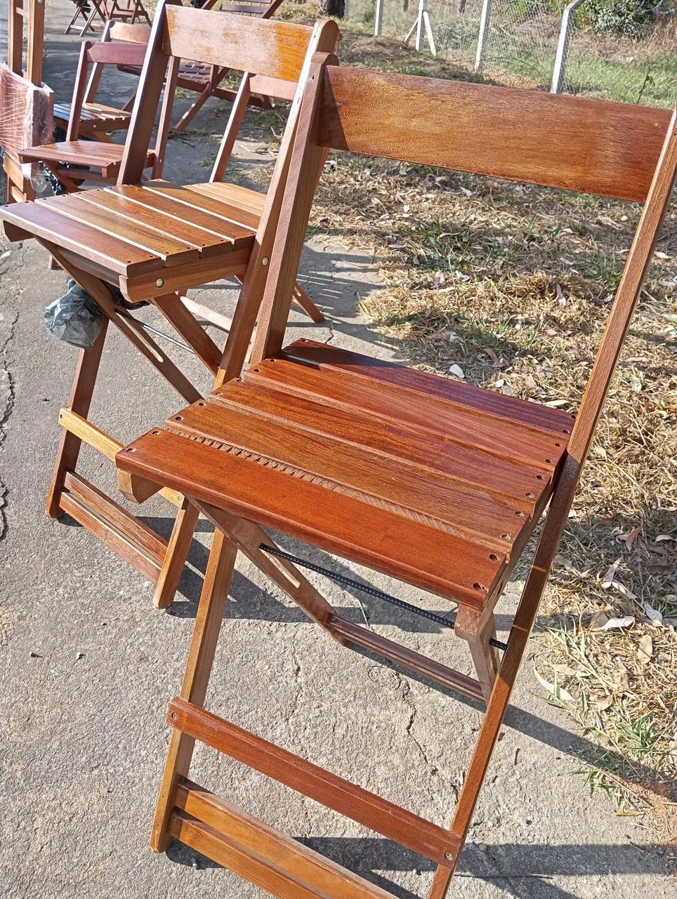 Banqueta Alta Bistrô Dobrável de Madeira Ypê - Perfeita para Cozinha e Bancadas"