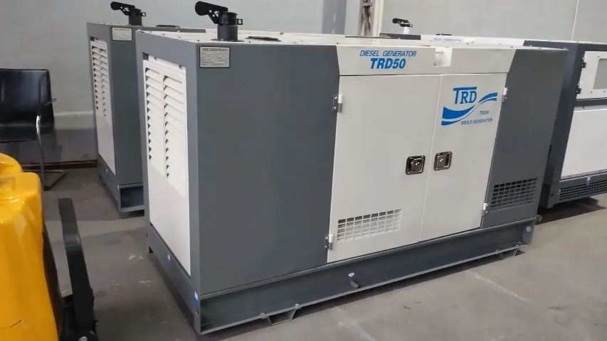 GRUPO GERADOR DIESEL DE 62.5KVA AUTOMÁTICO CABINADO E SILENCIOSO