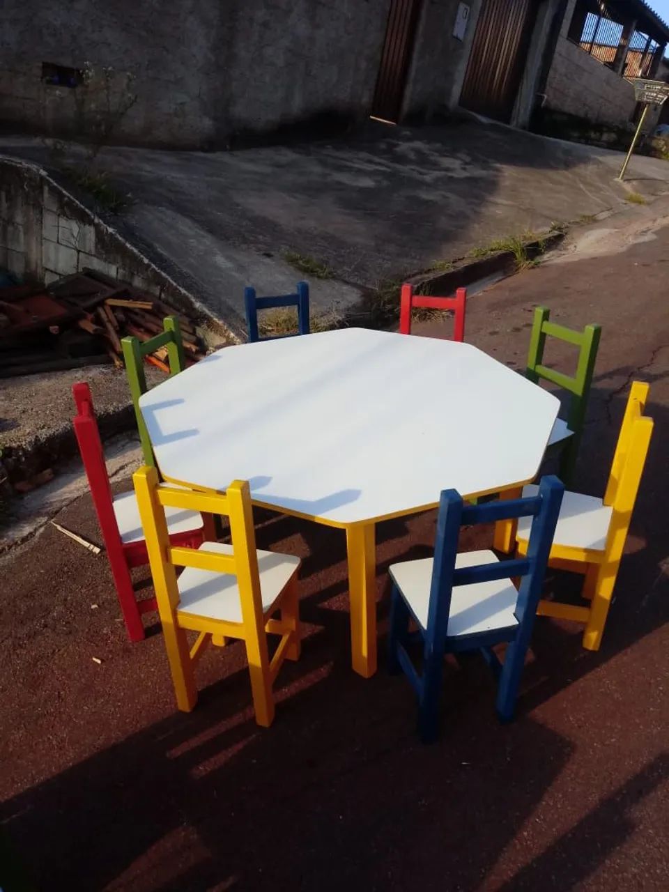 Mesa octogonal colorida para crianças - Foto 4