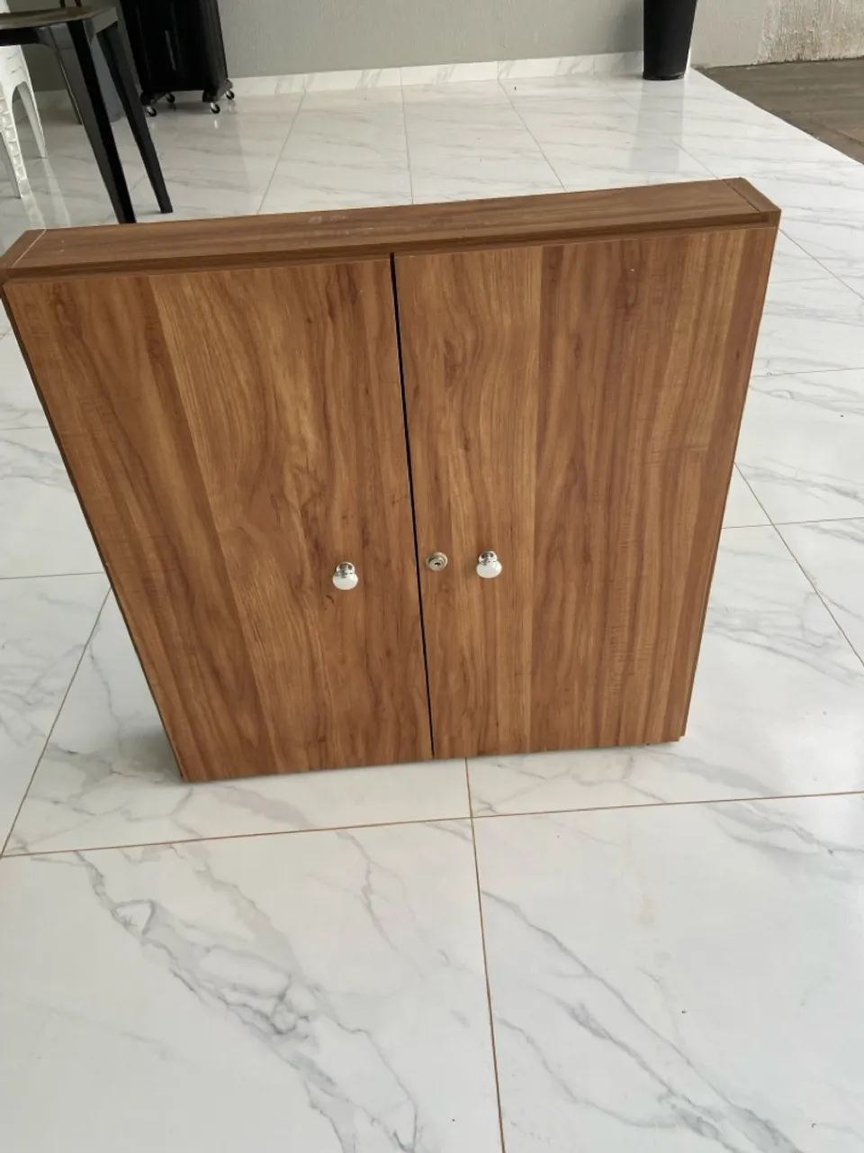 Armário de parede para chaves com fechadura