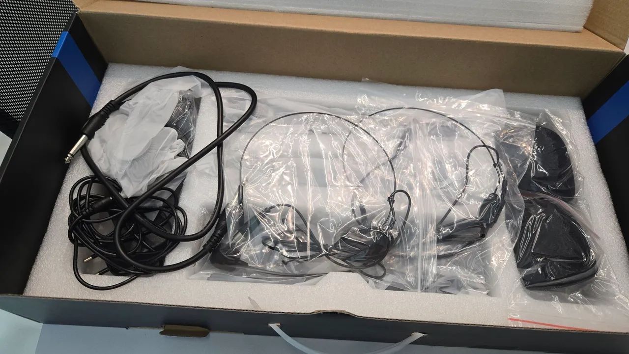 Sistema de Microfone Sem Fio Profissional - 2 Microfones de Mão + 2 Lapelas - Foto 4