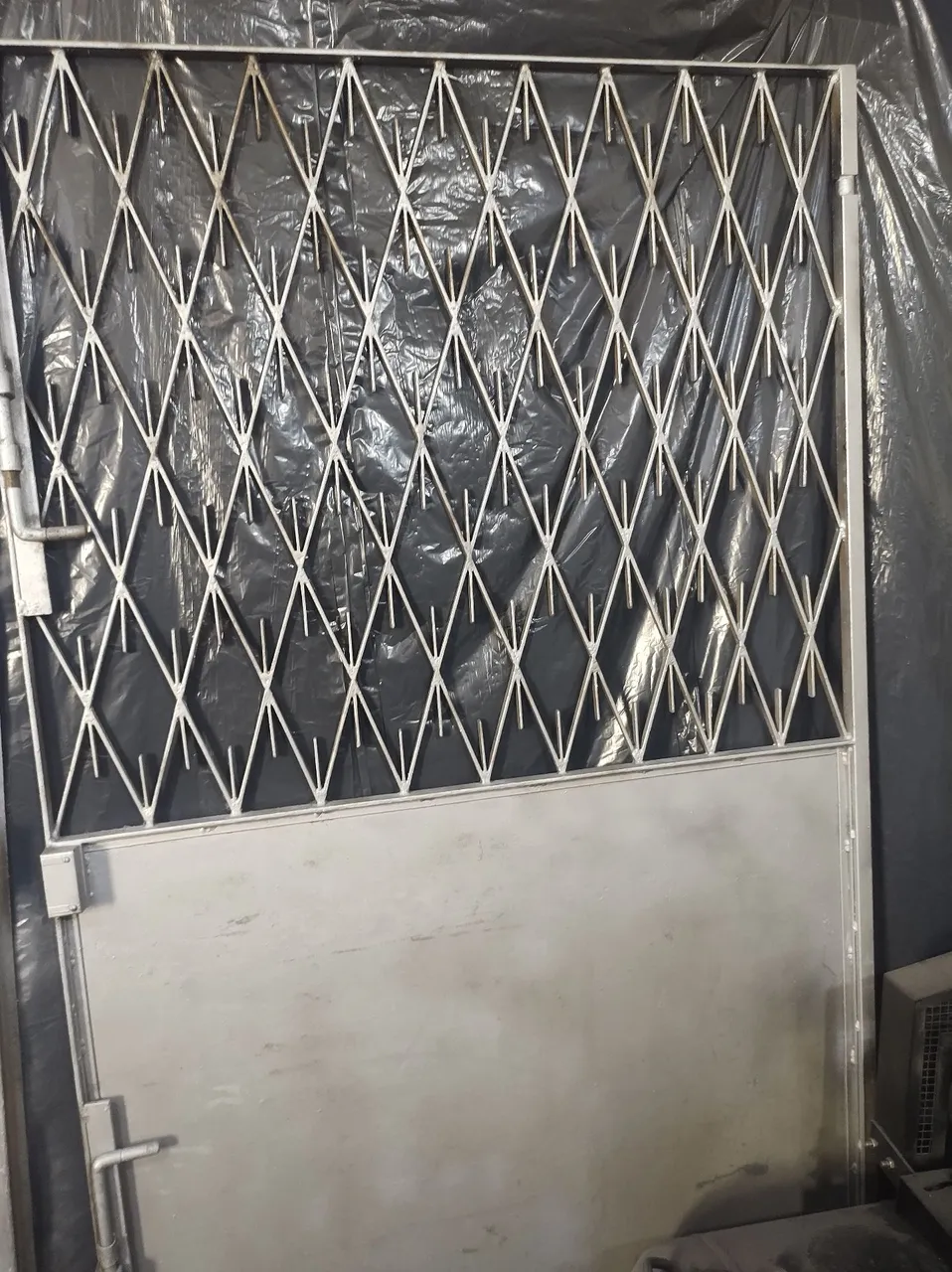 Portão de garagem e portão de pedestre em ferro 