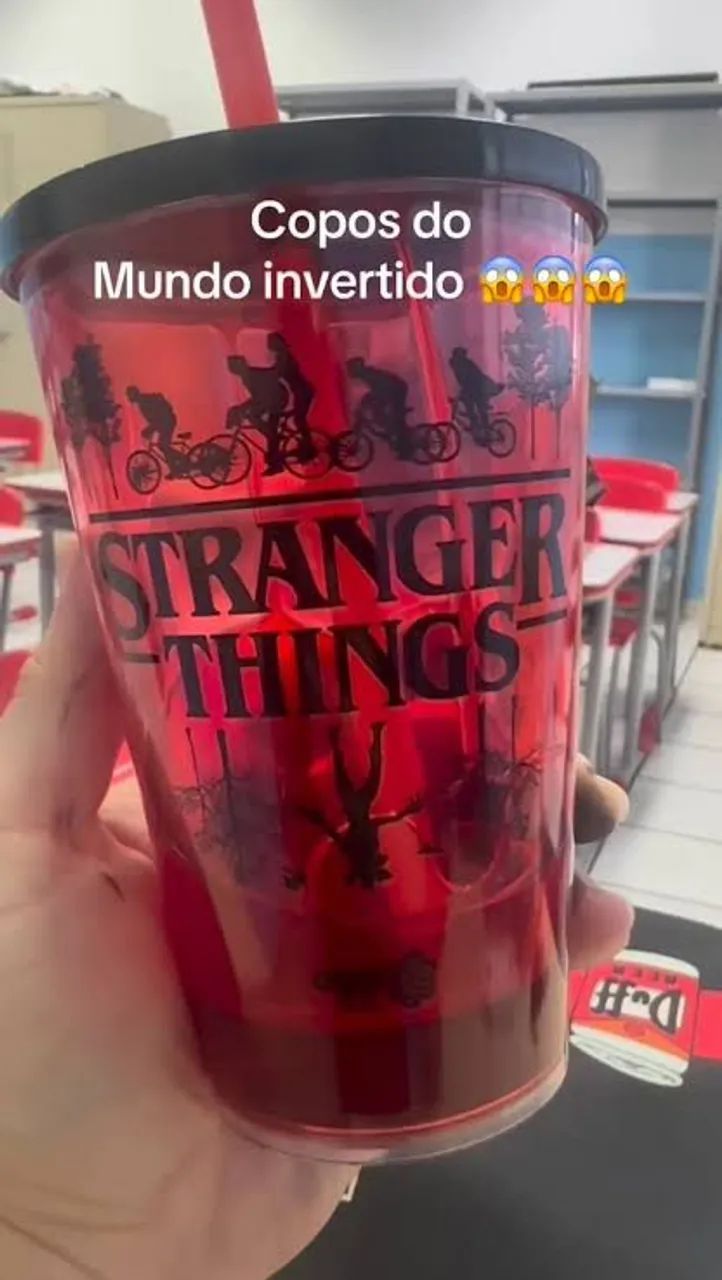 Copo Stranger Things c/ cartela de adesivos Oggi Sorvetes - Foto 2
