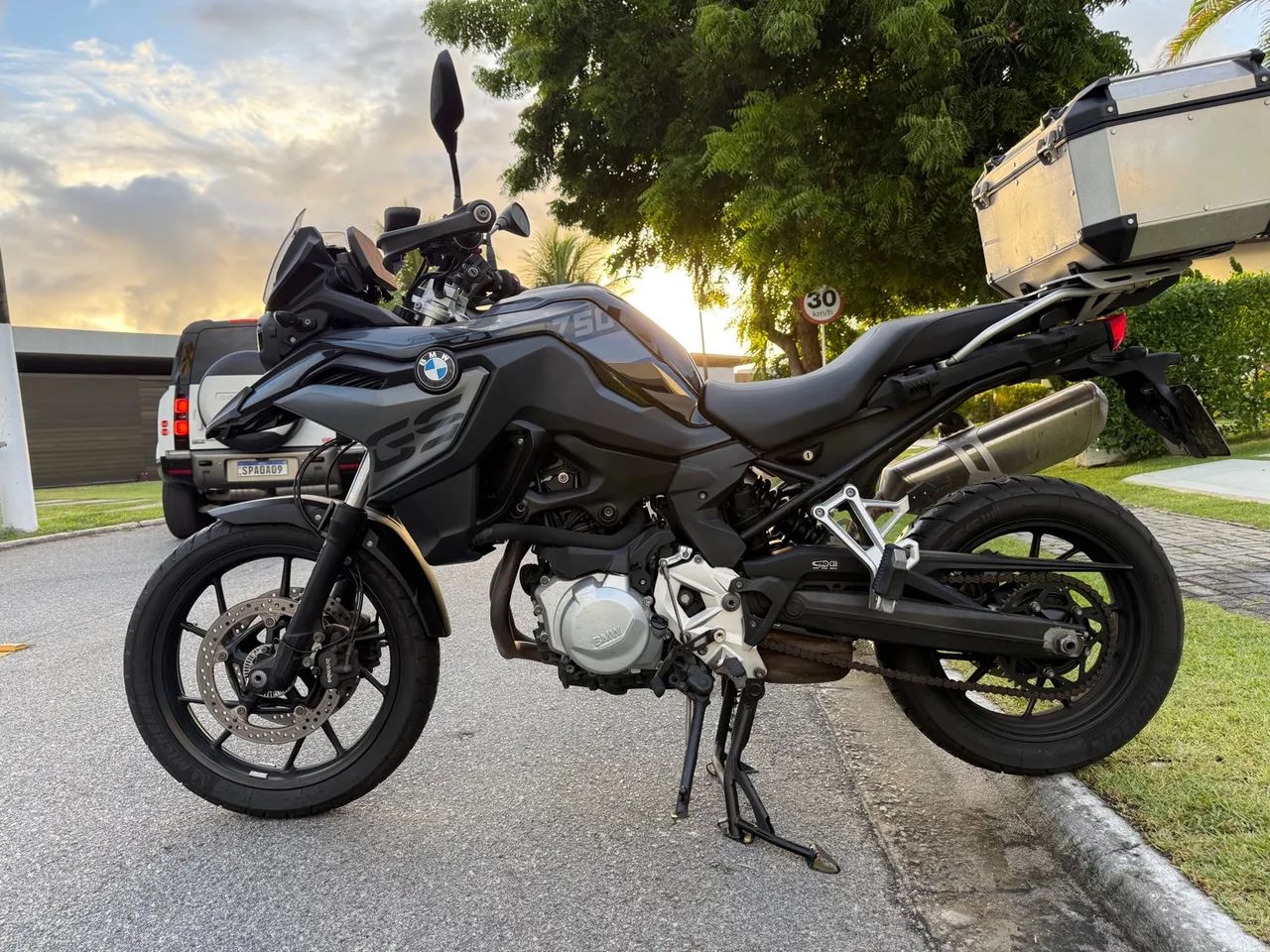 BMW F750 GS Premium 2023 - Ótimo estado, único dono, com bauleto - Foto 4