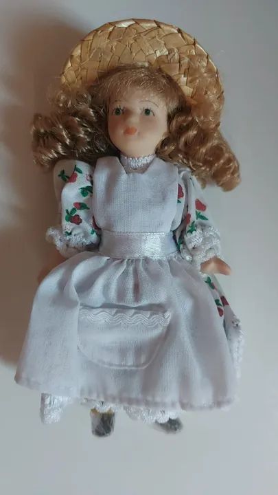 boneca de porcelana de época