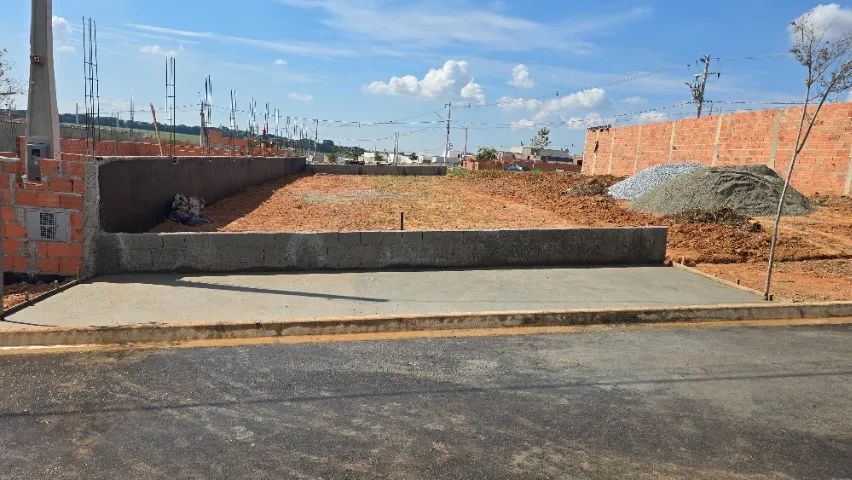 Terreno 8X25 Santa Cristina* Aceito carro como pagamento* Ótima Localização* 