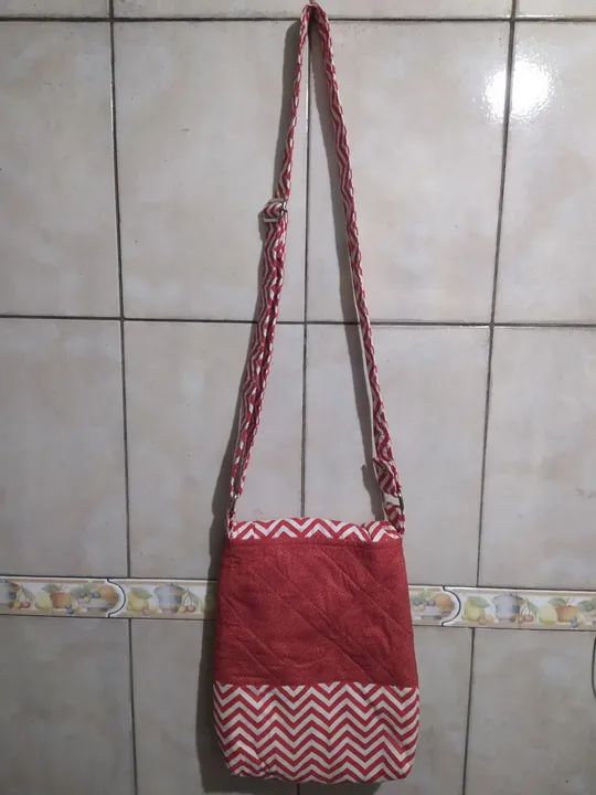 Bolsa de ombro vermelha e branca - Foto 3
