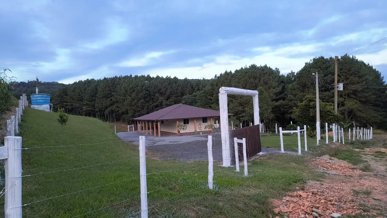 Vendo ou troco por imóvel na grande Florianópolis sitio em Alfredo Wagner com piscina.