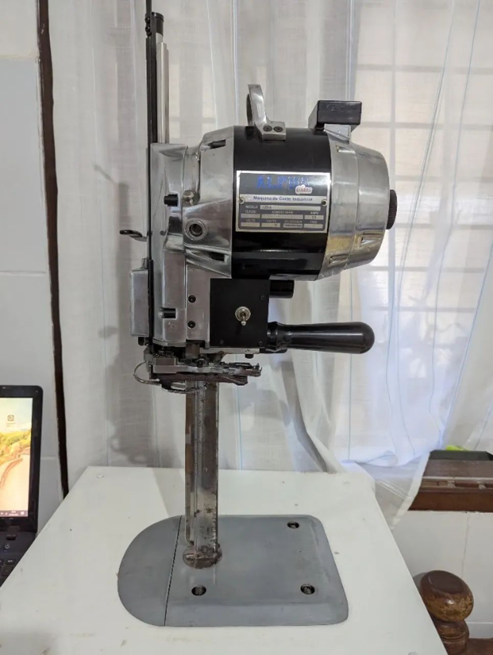 MÁQUINA DE CORTAR TECIDO