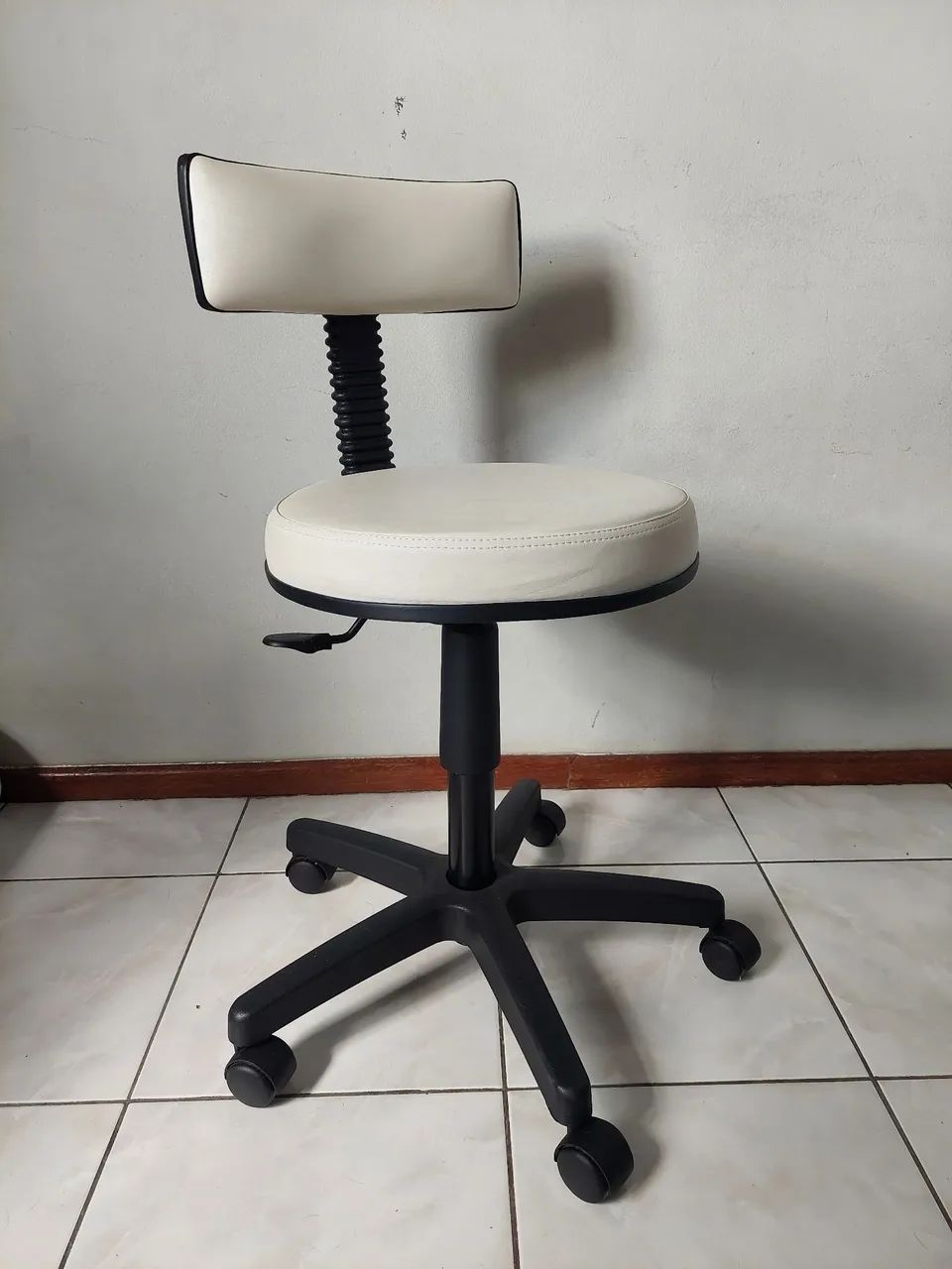 Cadeira Mocho Giratória Branca - Foto 2