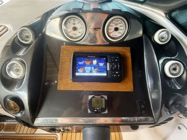 Lancha Focker 270 - Ano 2010 - Mercruiser 350MAG - 300Hp - Foto 7