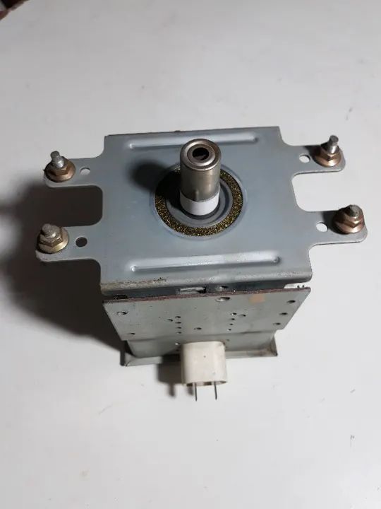 Magnetron Sanyo 2m218j (Usado) BOM