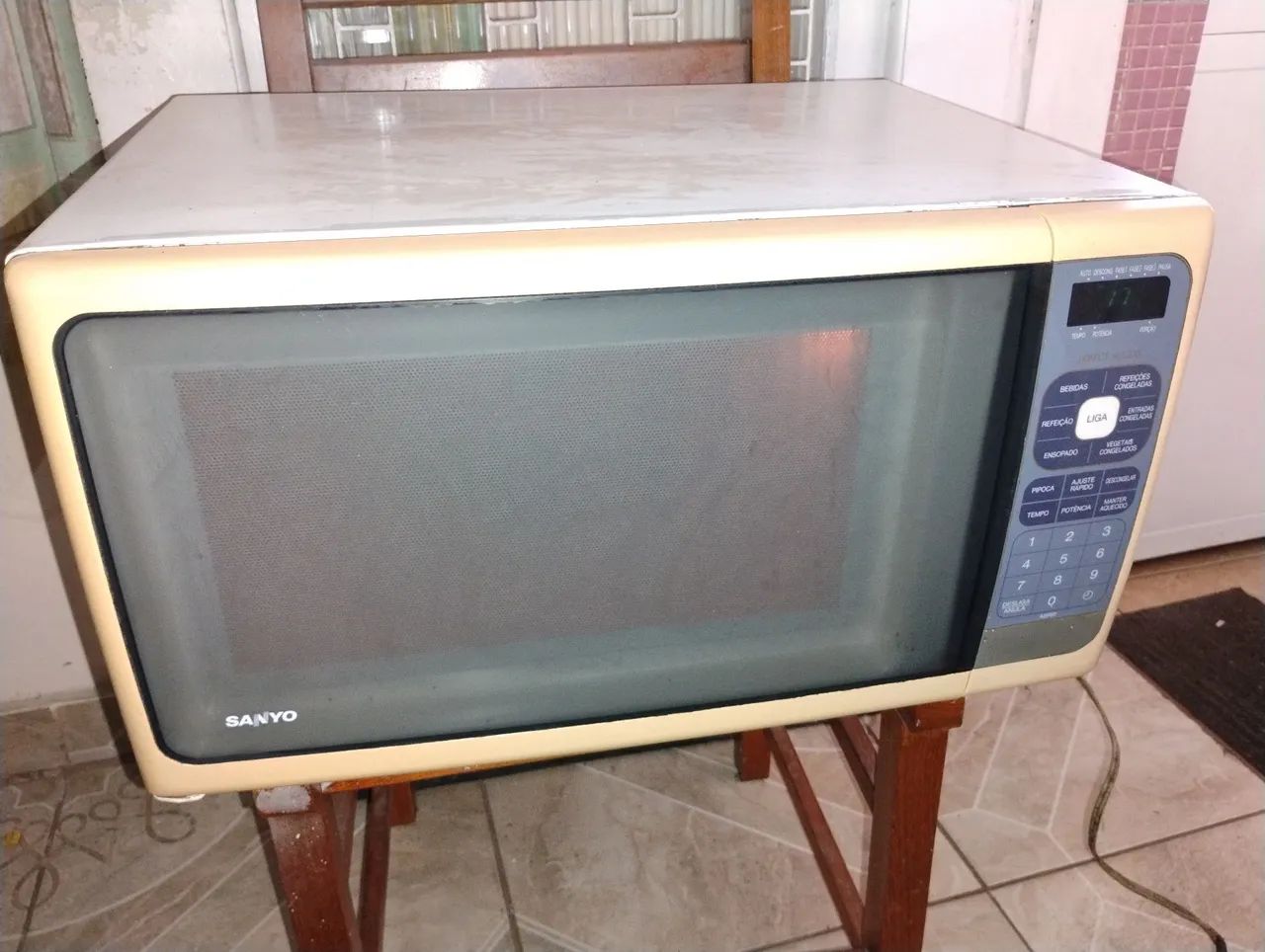 Micro-ondas Sanyo 35 Litros 110V em Ótimo Estado