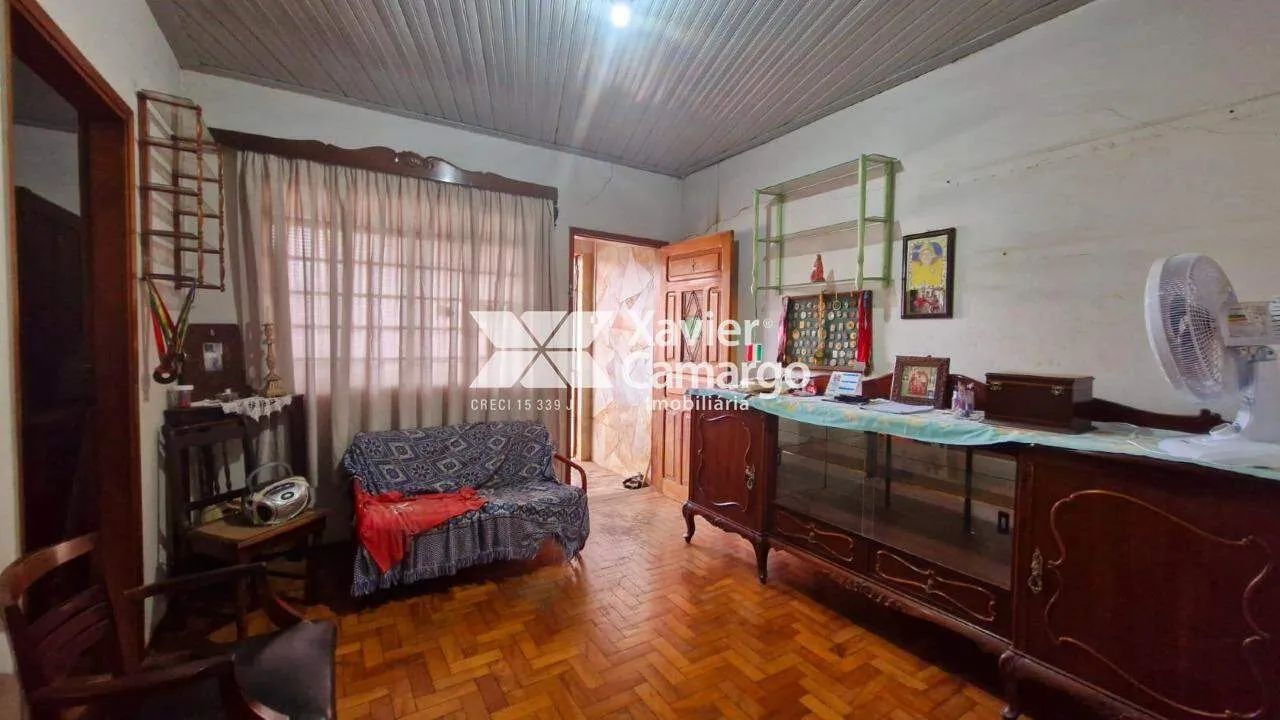 Casa com 2 dormitórios e amplo terreno para venda no Vila Alemã.