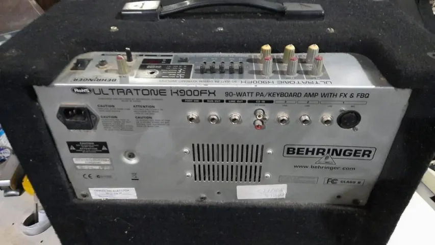 Cubo para Teclado Behringer Ultratone K900fx 90w bem conservado