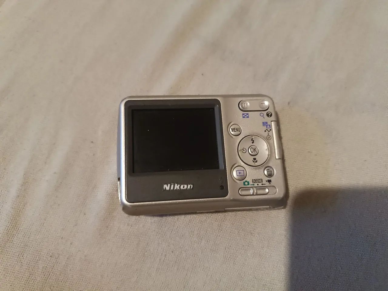 Câmera Nikon L4