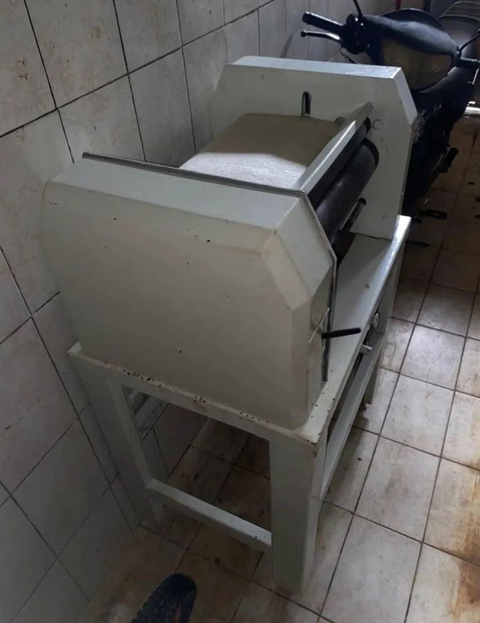 Modeladora de coluna Brasforno 220 volts trifásica  - Foto 4