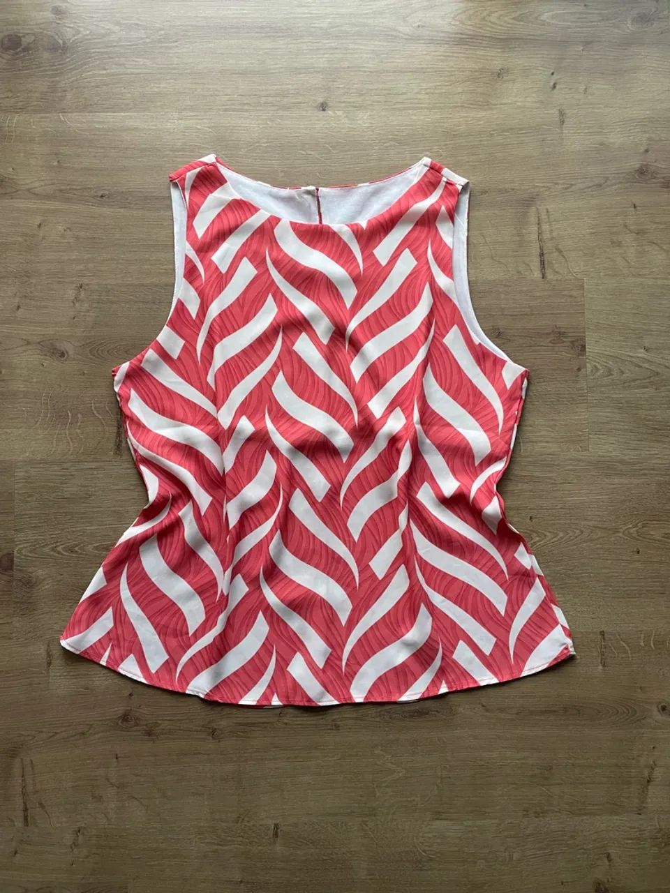 Blusa feminina tam P estampa branco e vermelho