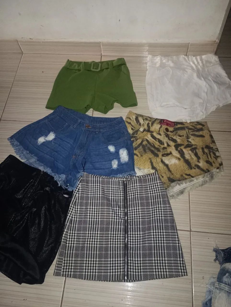 Vendo lote de roupas femininas blusas chort tamanho 38,40 - Foto 2
