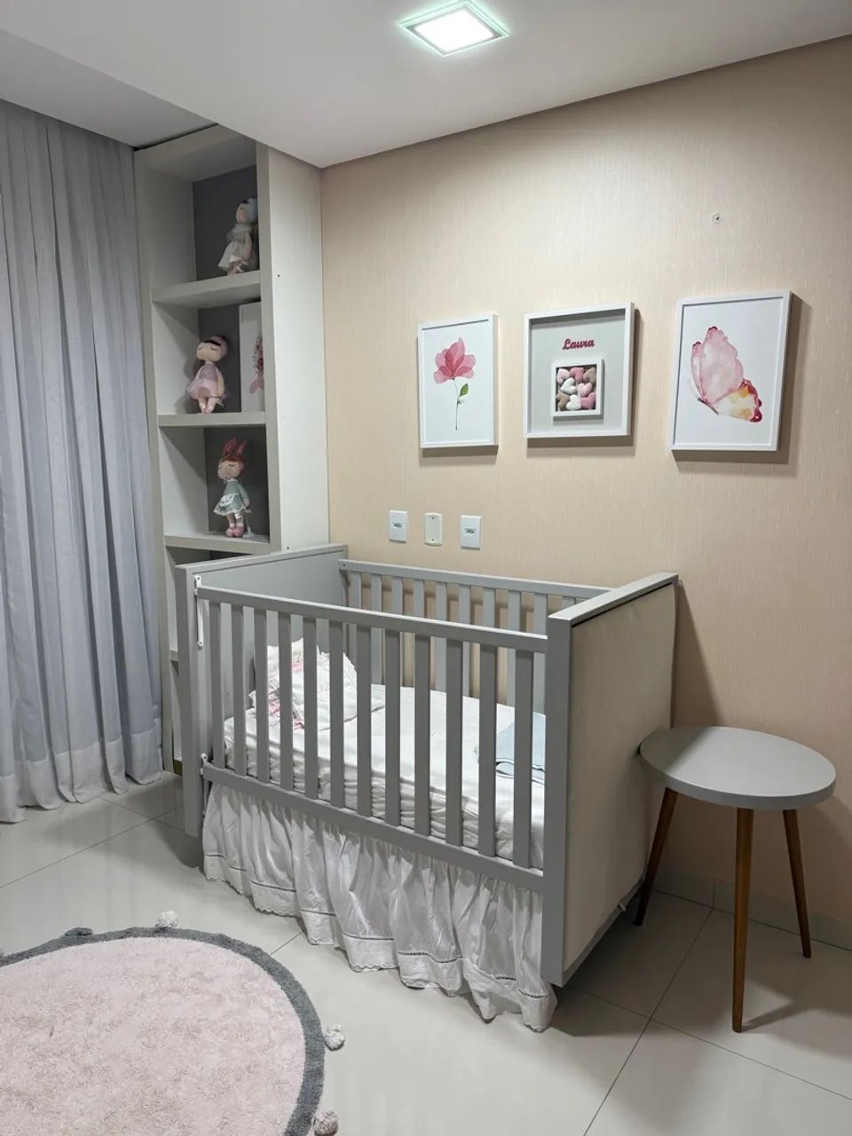 Berço Cinza para Bebê + cômoda + mesinha 