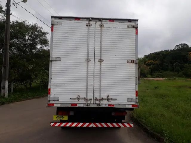 Mercedes-Benz 710 2012 - Foto 4