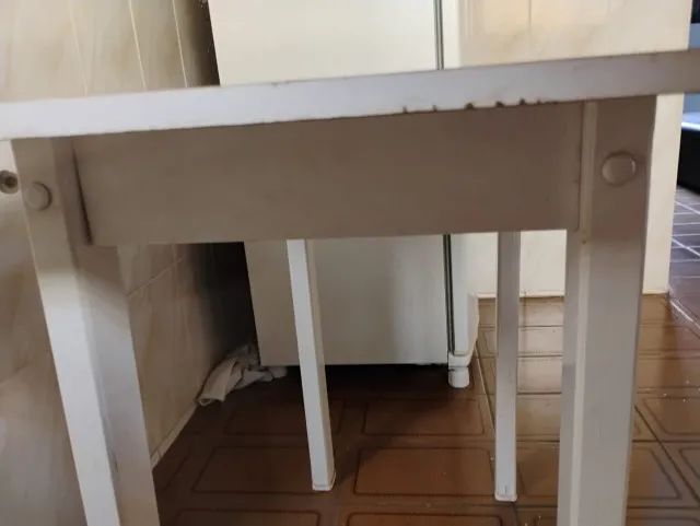 Mesa dobrável + 2 cadeiras