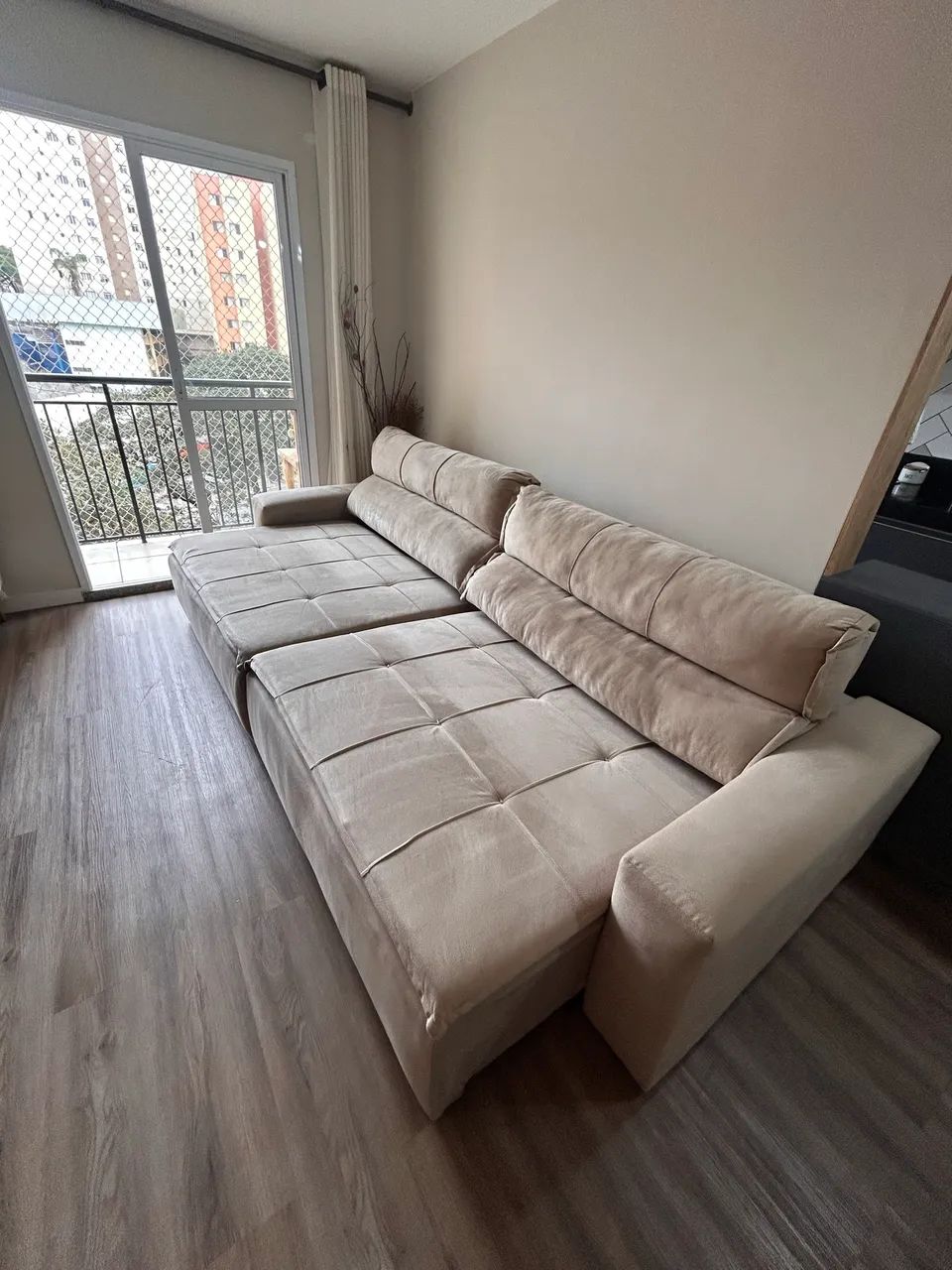 VENDO SOFÁ RETRÁTIL E RECLINÁVEL EM SUEDE - Foto 4