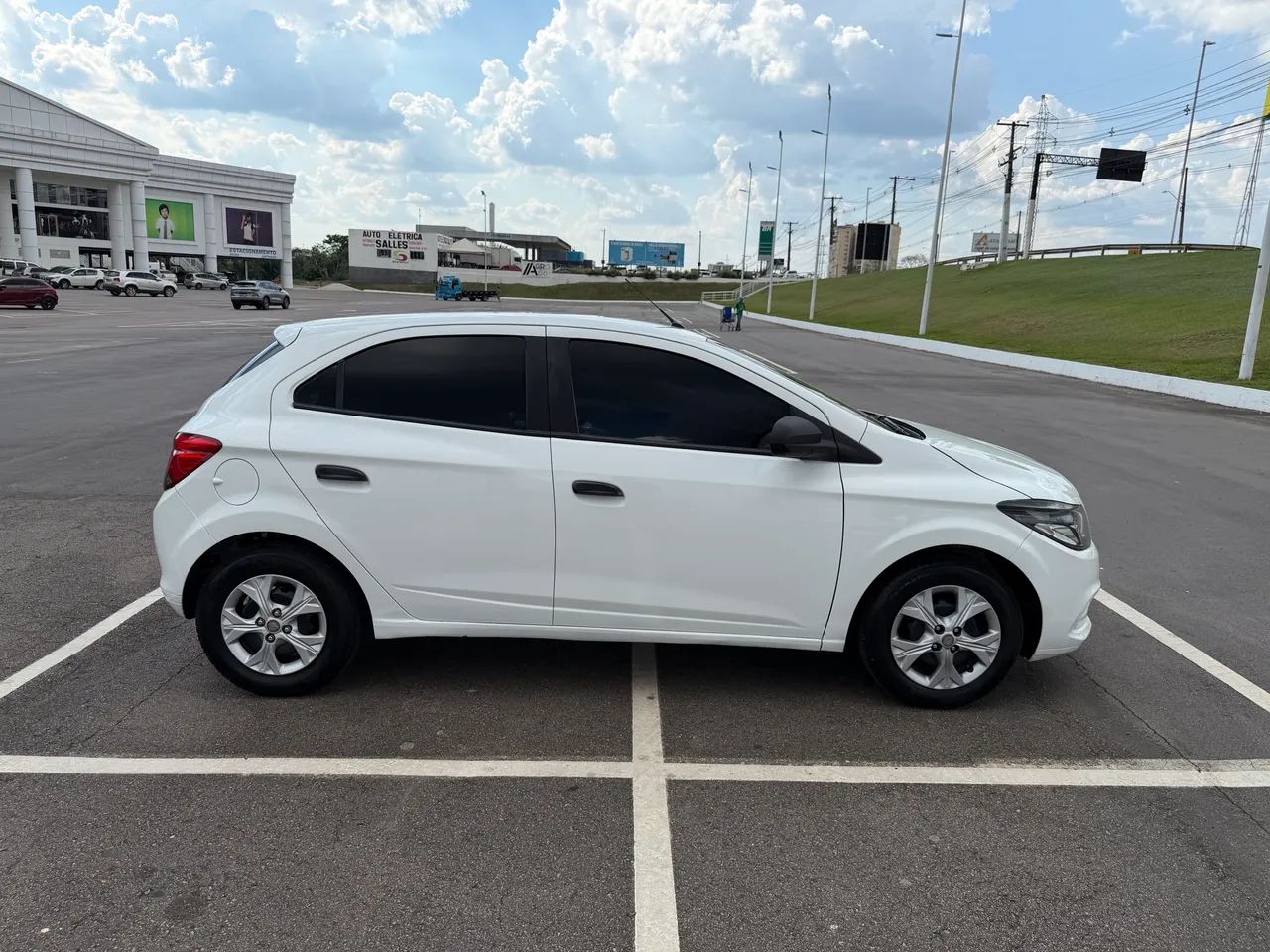 Chevrolet Onix JOY Hatch 1.0 8V Flex Mec. 4P 2019 - Foto 2