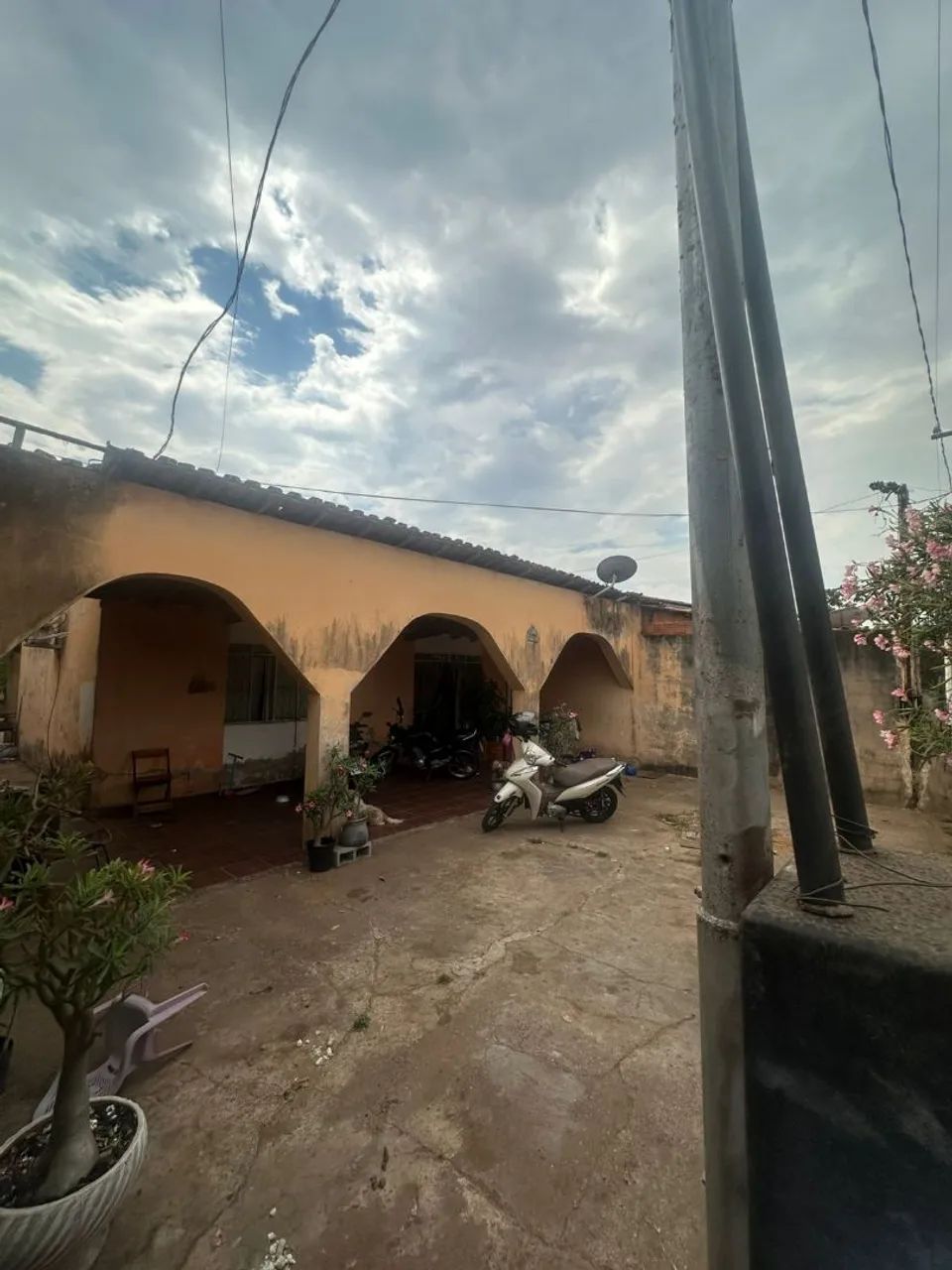 Casa usada carece reforma 