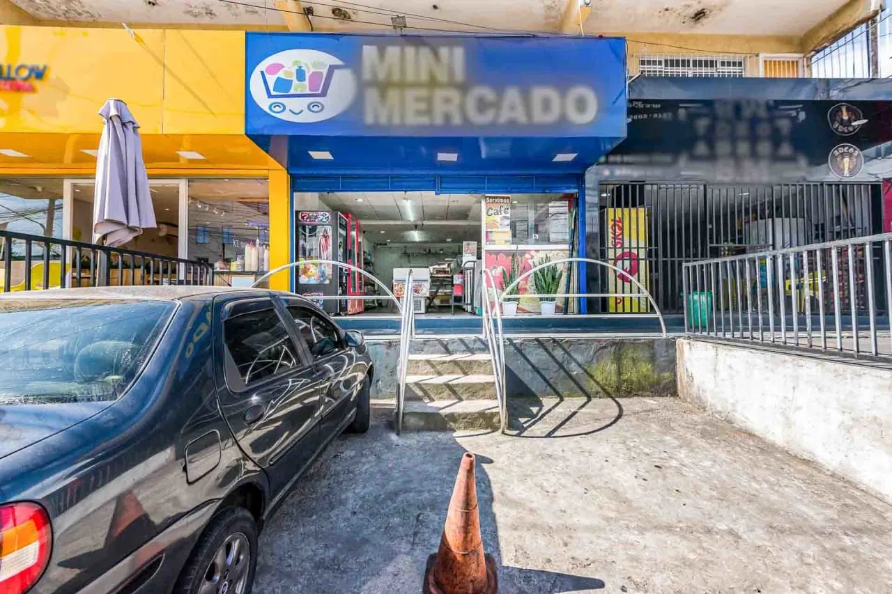 Prédio comercial na Rua Eugênio Albini, 134  150 m²