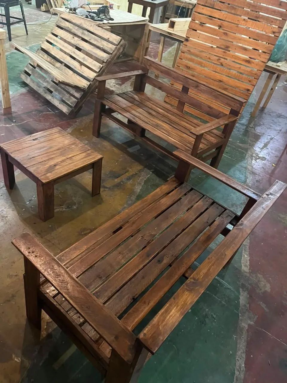 2 bancos com 1 mesa de madeira - Foto 3