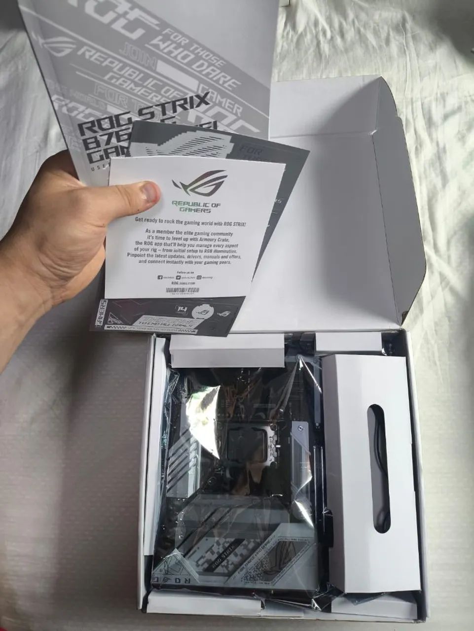 Placa mãe DDR5 ROG STRIX LGA 1700 - Foto 2