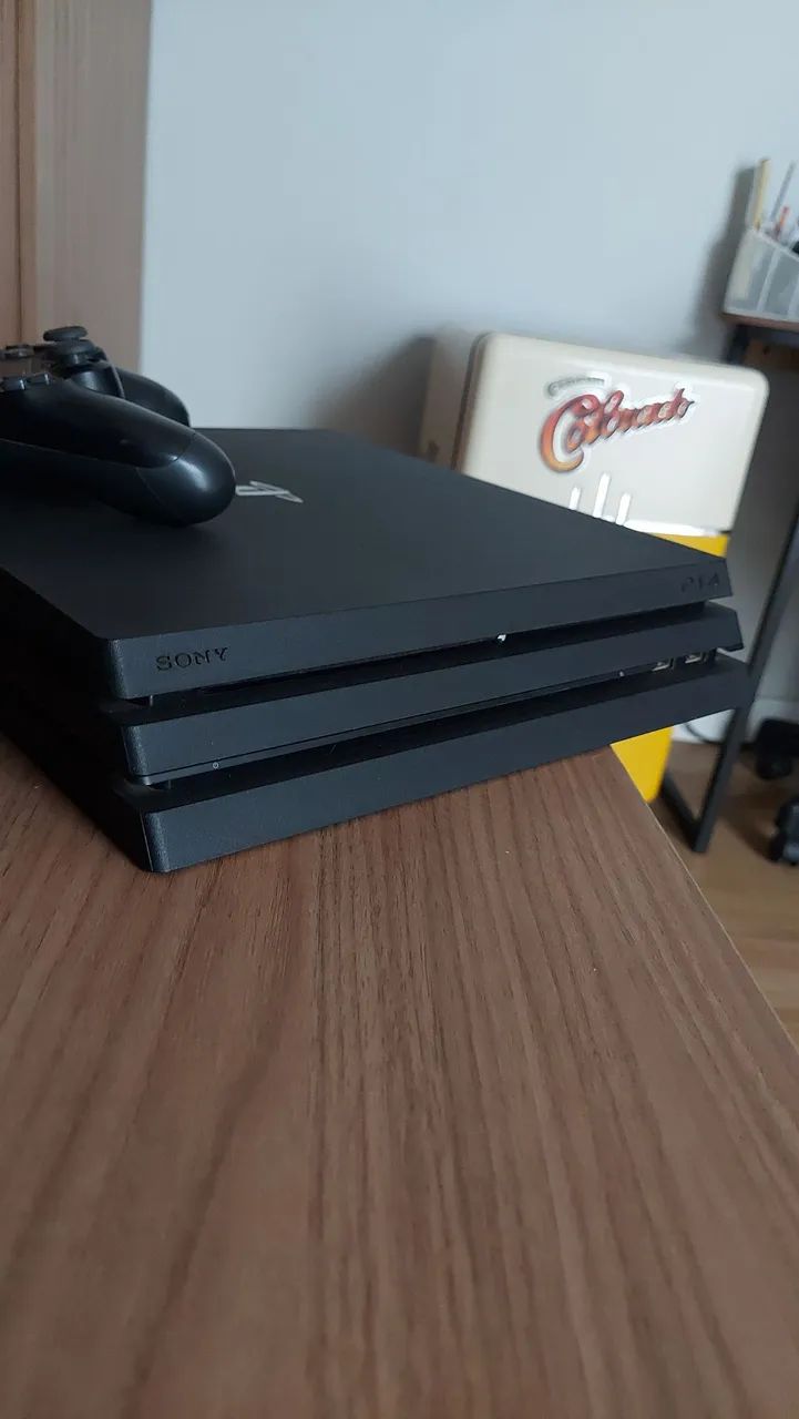 PS4 Pro semi novo! - Foto 2
