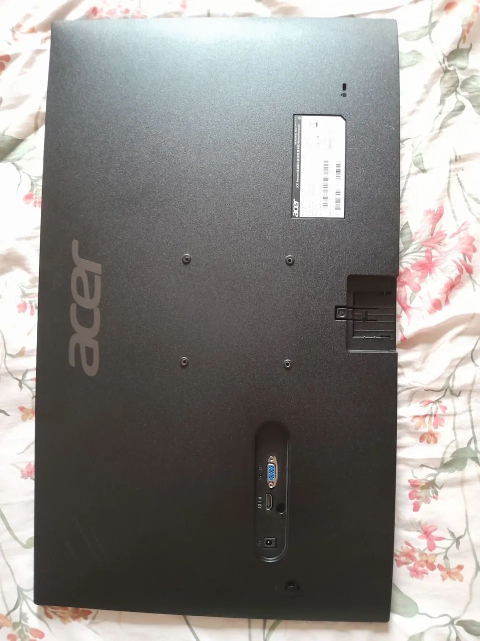 Monitor quebrado somente para tirar peças a placa  - Foto 2