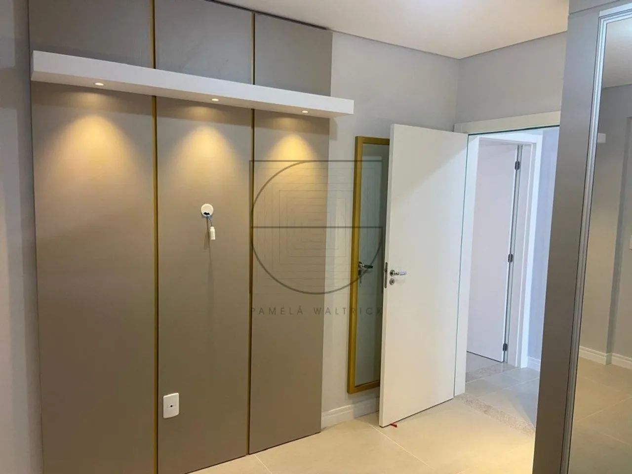 Apartatamento a venda de 3 dormitórios em Canasvieiras - Foto 2