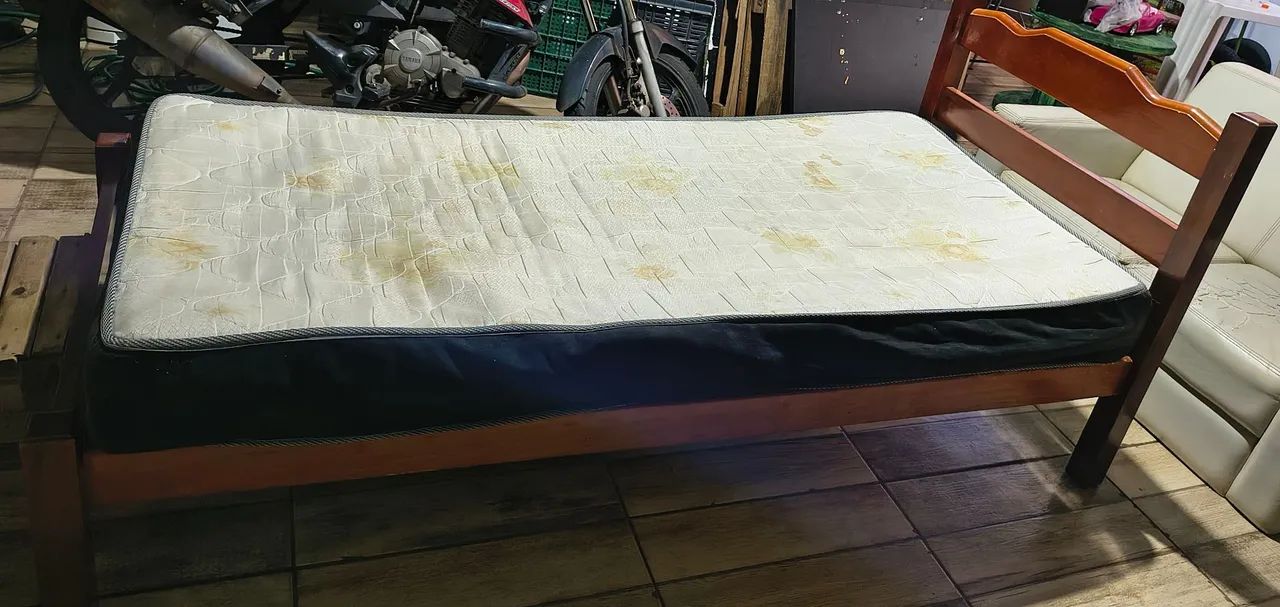 Cama de madeira com colchão  - Foto 3
