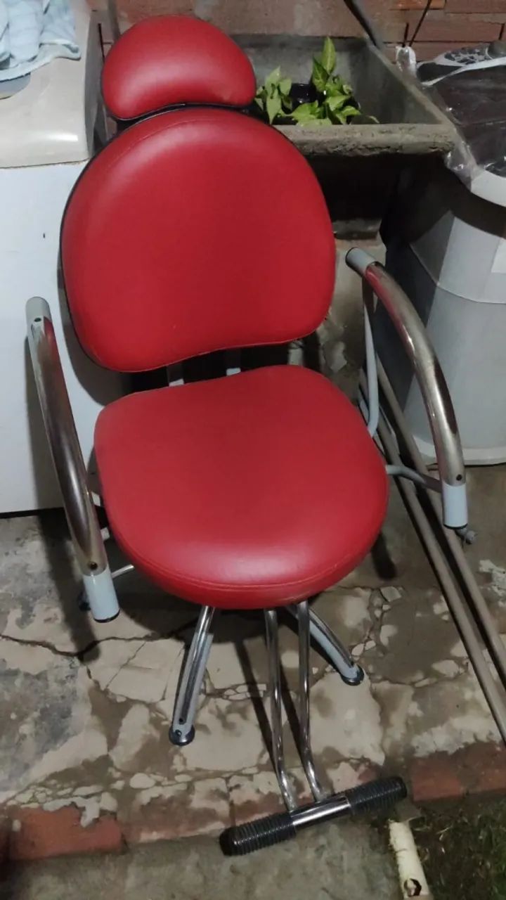 Cadeira e celular 64985870334851122