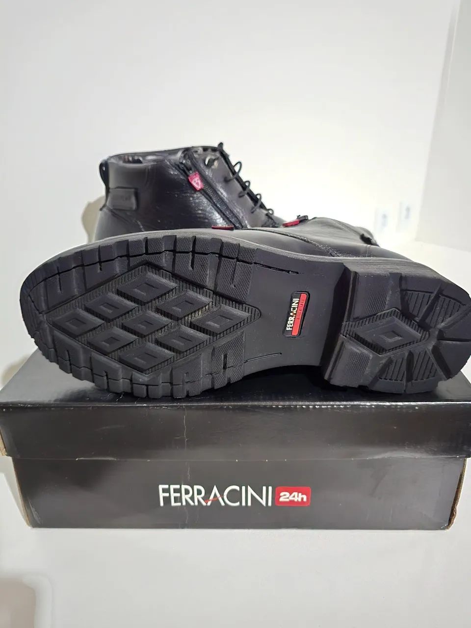 Bota Ferracini em couro legítimo tamanho 41 - Foto 2