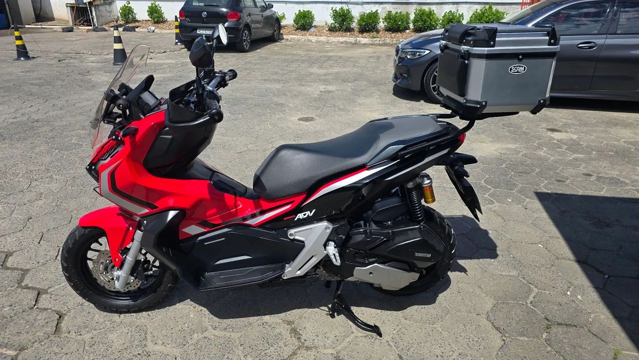 Adv 150 com acessórios 