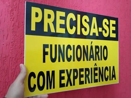 Operador de máquina de bordado - Foto 2