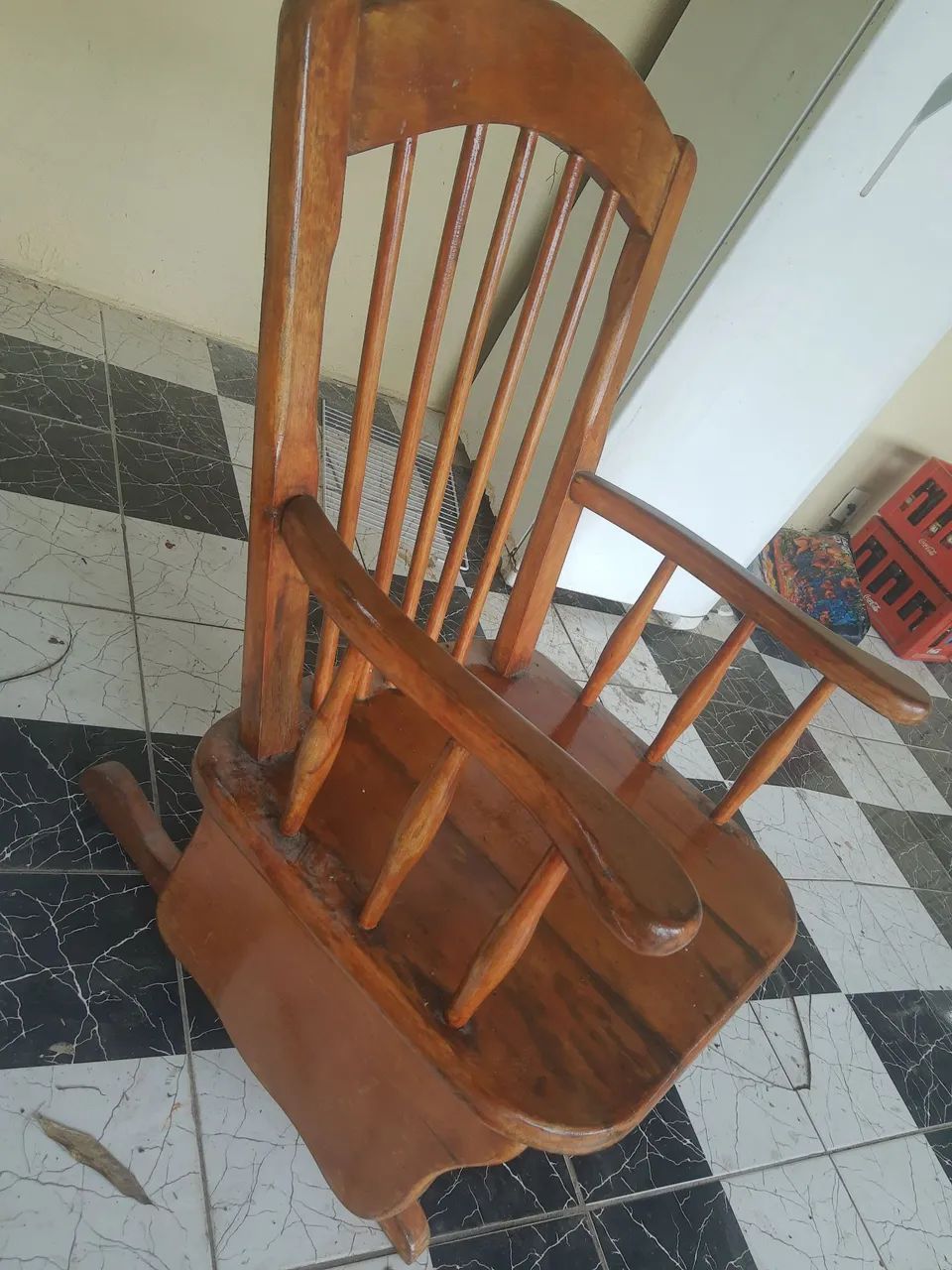 Vendo Cadeira de madeira maciça de Balanço 