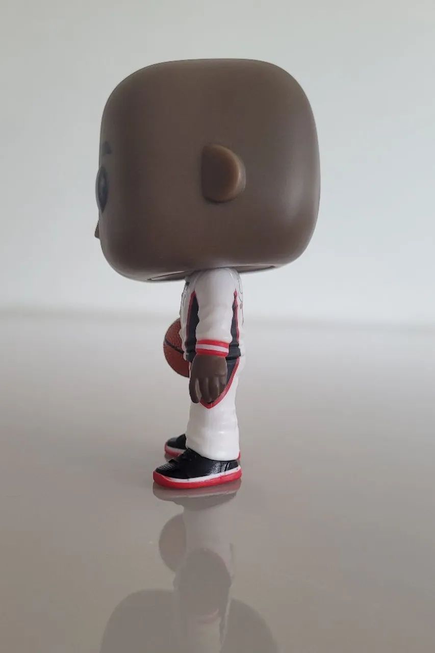 Funko Pop Michael Jordan 84 Exclusive White Warm-Up - Foto 3