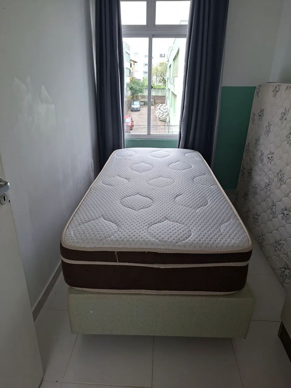 Vendo Cama Solteiro King (viúva) com Box. - Foto 2