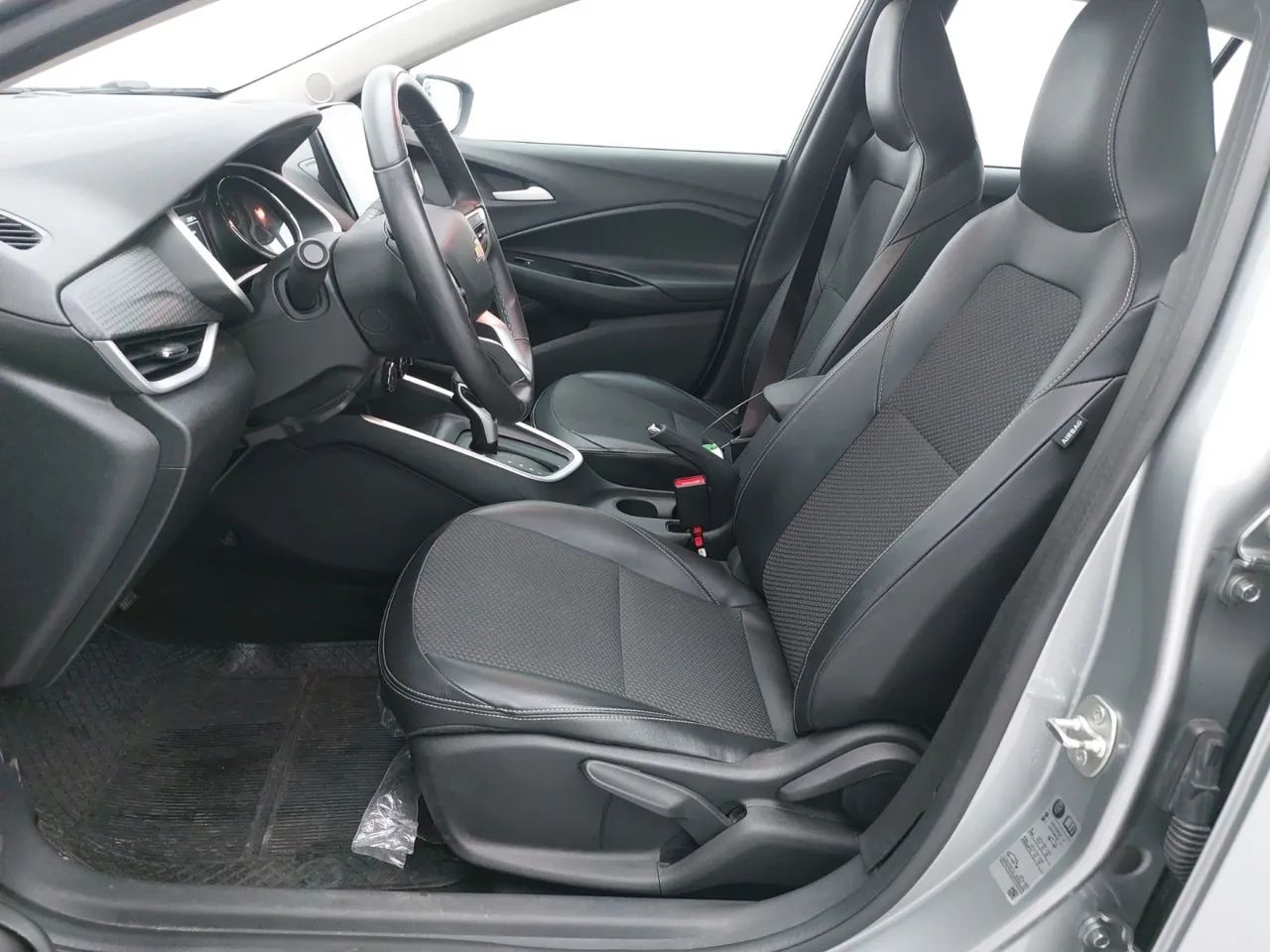 Chevrolet Onix Plus LTZ 1.0 12V TB Flex Aut. 4P, foto 16 de 18